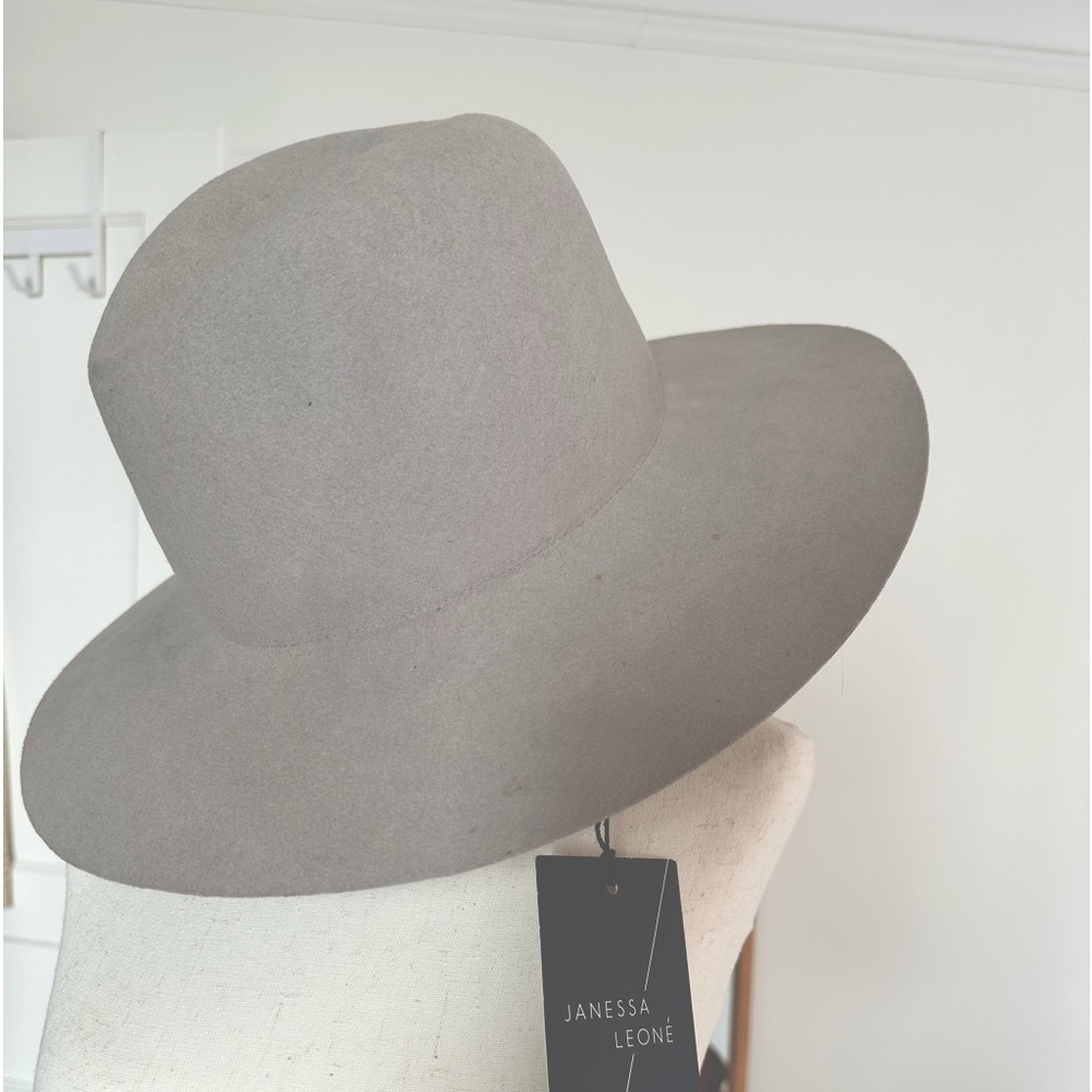 Blowout Sale! 🎉💕Janessa Leone wool hat with leather detailing inside.